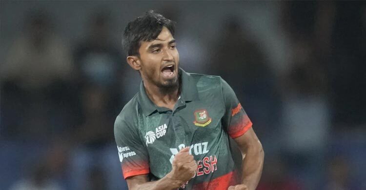 দ্বিতীয় আঘাত সাকিবের, দুর্দান্ত ক্যাচ মোস্তাফিজের