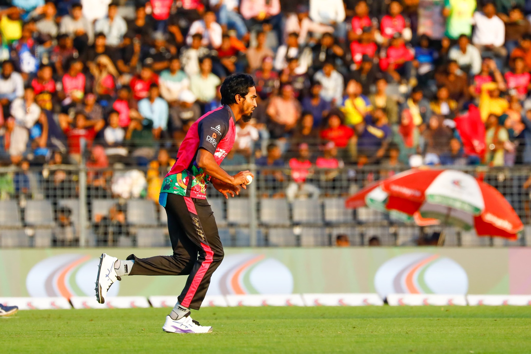 তারকা পেসার তানজিম হাসান সাকিবের জন্মদিন আজ