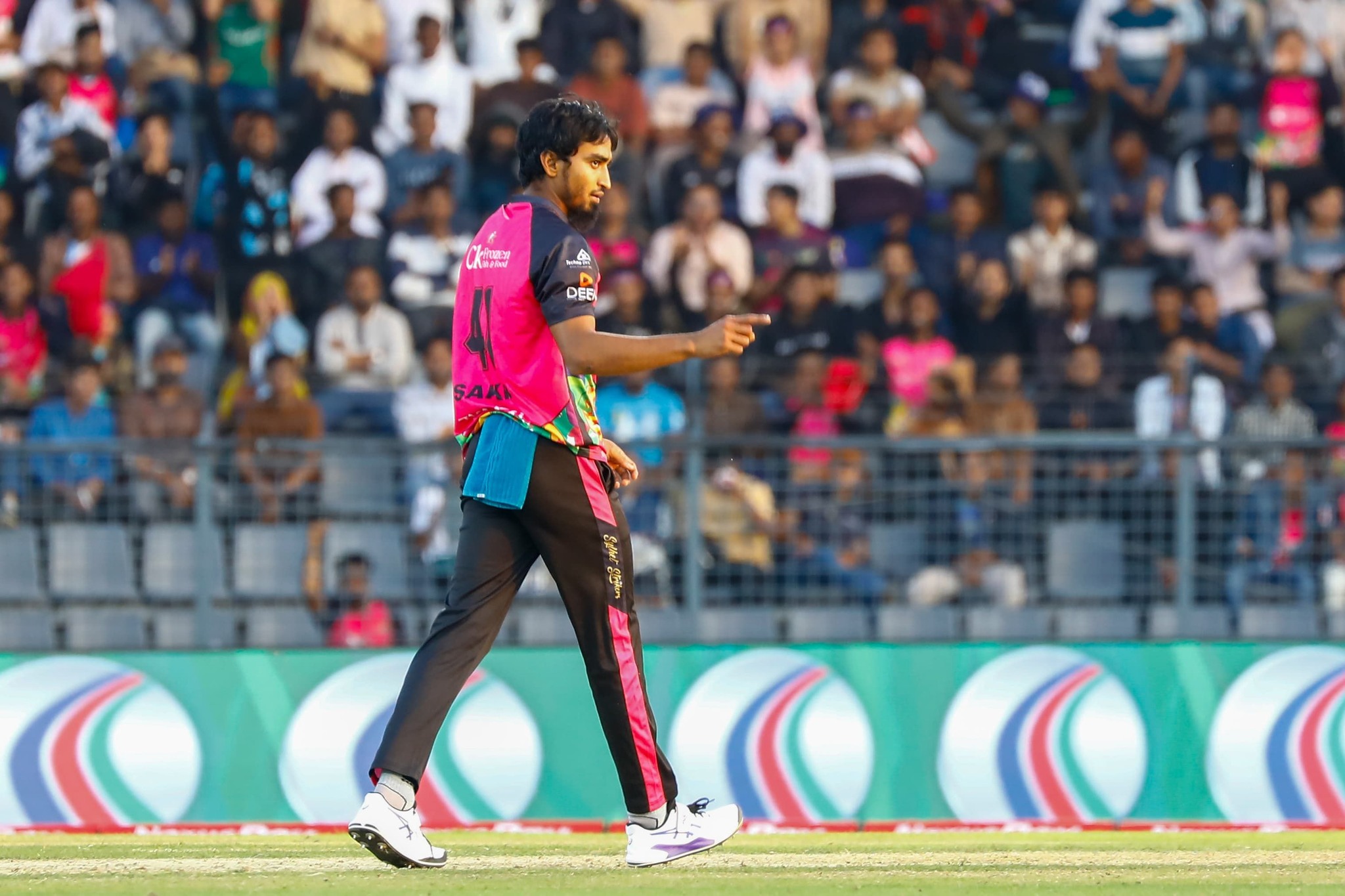 তারকা পেসার তানজিম হাসান সাকিবের জন্মদিন আজ