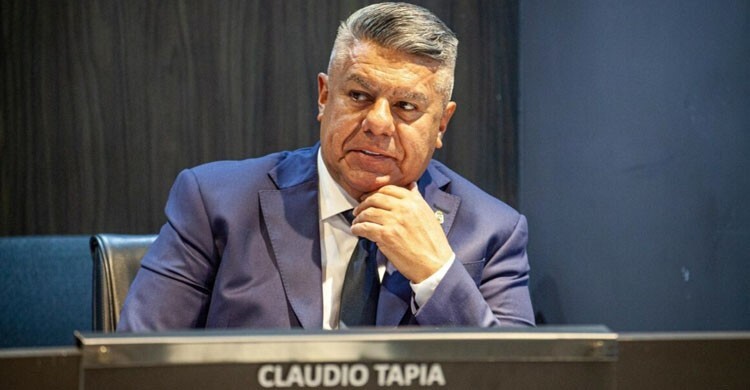 বিচারকের নির্দেশে আর্জেন্টিনা ফুটবলের সভাপতির বিদেশ সফরে নিষেধাজ্ঞা