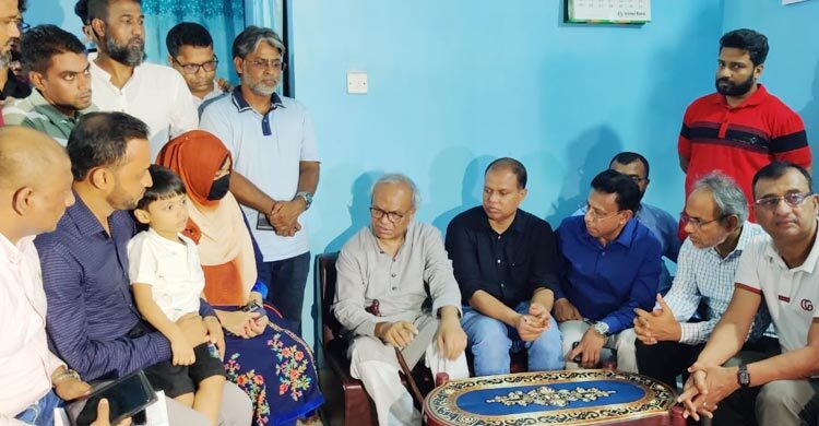 গণঅভ্যুত্থানে শহীদ মুত্তাকিনের পরিবারের খোঁজ নিলেন তারেক রহমান