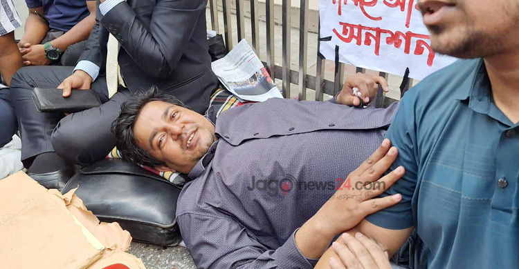 টানা ৪৭ ঘণ্টার অনশনে অসুস্থ হয়ে পড়েছেন তারেক