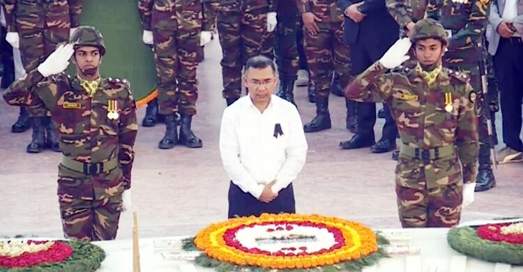 খালেদা জিয়ার কবরে তারেক রহমানের শ্রদ্ধা