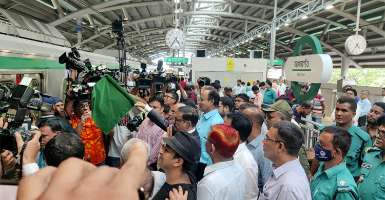 আগারগাঁও-মতিঝিলে মেট্রোরেলের পরীক্ষামূলক চলাচল শুরু