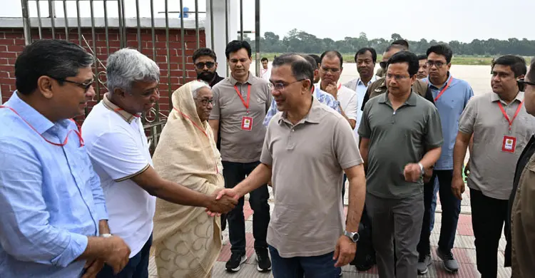 PM reaches Jashore to launch canal project, attend reception