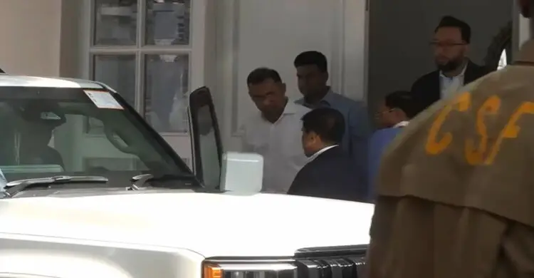 বাড়ির দরজা খুলেই প্রধানমন্ত্রী বললেন, ‘চলেন যুদ্ধে যাই’