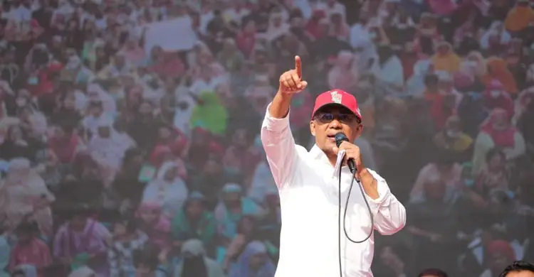 নির্বাসন থেকে রাষ্ট্রের নেতৃত্বে