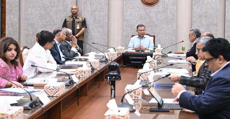 সচিবালয়ে জ্বালানি সংকট মোকাবেলায় প্রধানমন্ত্রীর সভাপতিত্বে বিশেষ বৈঠক অনুষ্ঠিত