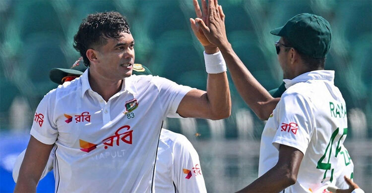 দিনের প্রথম উইকেট শিকার তাসকিনের