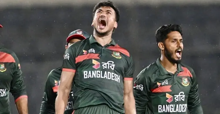 ২ রানে ২ উইকেট, শুরুতেই চাপে অস্ট্রেলিয়া