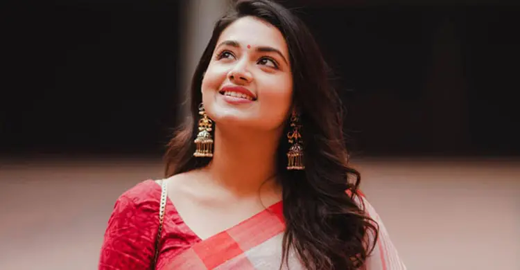 কেন মেকআপ এড়িয়ে চলতে চান ফারিণ?