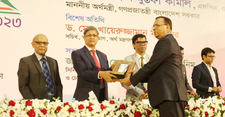 ট্যাক্স কার্ড পেল ১৪১ ব্যক্তি-প্রতিষ্ঠান