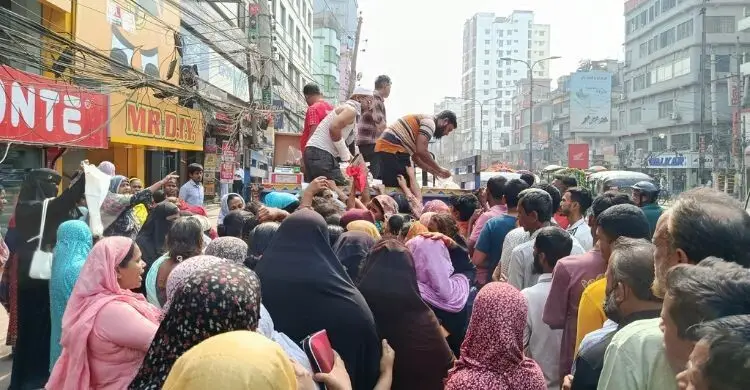 ‘পণ্য দিতে পারবো ৪০০ জনকে, আধাঘণ্টার মধ্যে আসবে হাজারখানেক লোক’