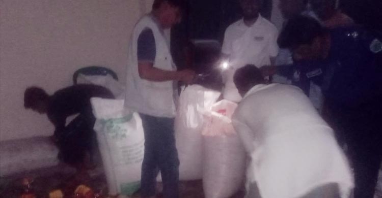 কালাইয়ে টিসিবির ১২ বস্তা পণ্য জব্দ