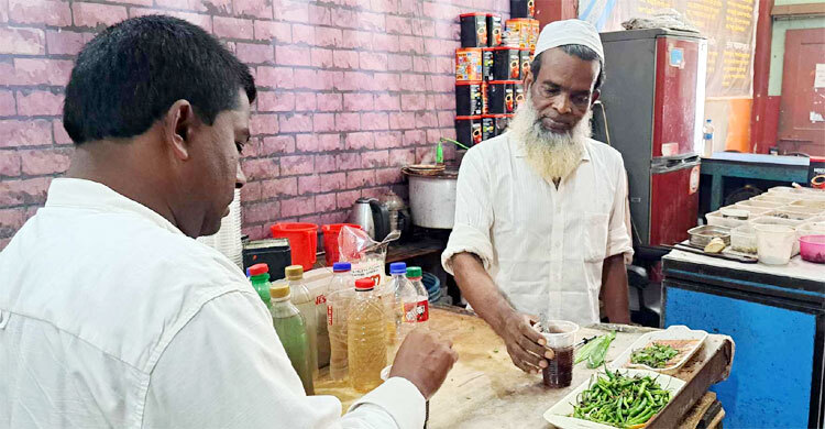 আবহাওয়া দেখে ঠিক করেন রেসিপি, বানাতে পারেন ২১০ রকমের চা