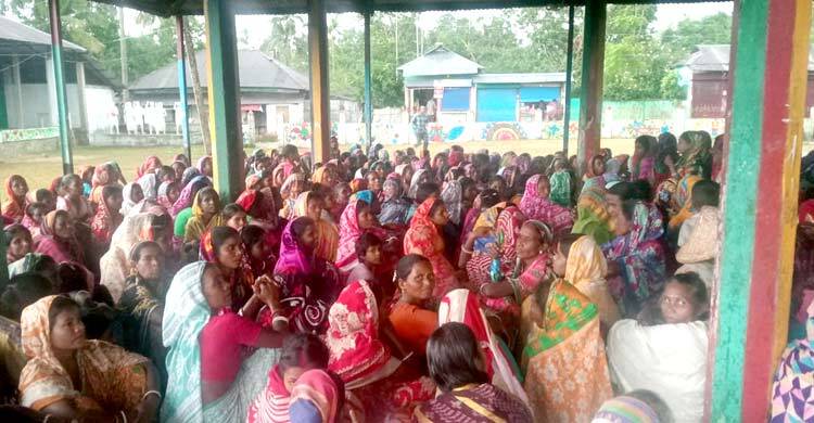 বকেয়া বেতনের দাবিতে চা বাগানে শ্রমিকদের কর্মবিরতি
