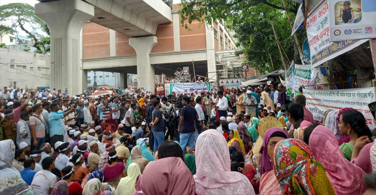 ঢাকায় আসছেন ৬৪ জেলার এমপিওভুক্ত শিক্ষকরা, সচিবালয় অভিমুখে যাত্রা