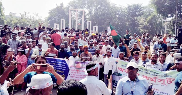 স্বরাষ্ট্র ও প্রাথমিক গণশিক্ষা উপদেষ্টার পদত্যাগ দাবি শিক্ষকদের