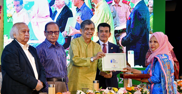 ‘গুণী শিক্ষক’ সম্মাননা পেলেন ১২ জন