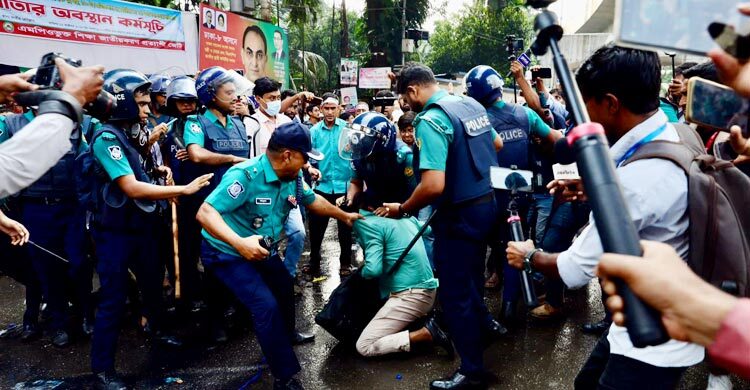 শিক্ষকদের ওপর হামলার প্রতিবাদ অভিভাবক ঐক্য ফোরামের