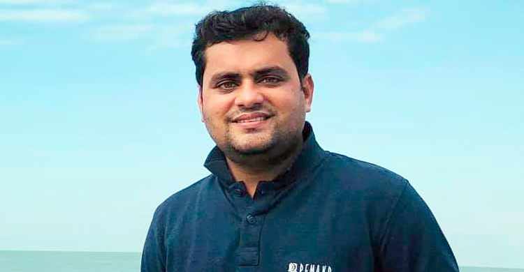 ‘এত কড়া গার্ড দিলে ছেলেরা পাস করবে কীভাবে’ বলেই শিক্ষককে মারধর