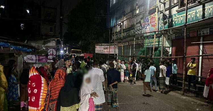 নারায়ণগঞ্জে ছাত্রকে বলাৎকারের অভিযোগ, শিক্ষককে গণপিটুনি