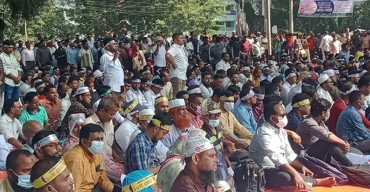 প্রাথমিক শিক্ষকদের কর্মবিরতি স্থগিত, অবস্থান কর্মসূচি চলবে