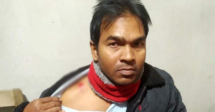 ছেলে ‘পরীক্ষায় উপযুক্ত নয়’ বলায় শিক্ষককে হাতুড়িপেটা বাবার