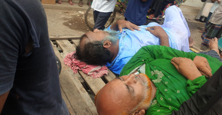 পুলিশের লাঠিচার্জ ও সাউন্ড গ্রেনেডে আহত অর্ধশত ঢামেকে চিকিৎসাধীন