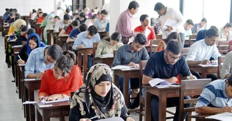 লিখিত নয়, এমসিকিউ পদ্ধতিতেই ১৯তম শিক্ষক নিবন্ধন পরীক্ষা