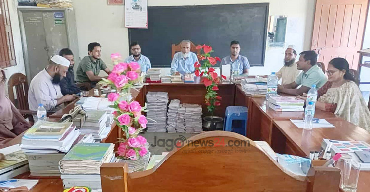 শিক্ষকদের কর্মবিরতি গড়ালো দ্বিতীয় দিনে, আজ ‘মার্চ টু সচিবালয়’