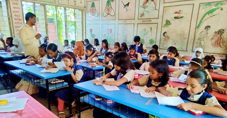 সময়মতো স্কুলে আসতে হবে প্রাথমিক শিক্ষকদের, শুরু হচ্ছে নজরদারি