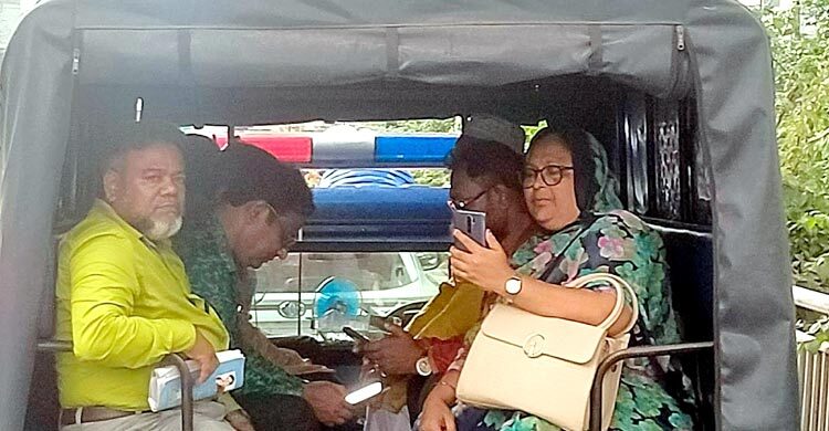 ৩ দাবি নিয়ে প্রধান উপদেষ্টার কার্যালয়ে প্রাথমিকের ১২ শিক্ষক নেতা