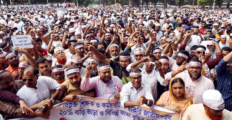 শহীদ মিনার থেকে সচিবালয় অভিমুখে শিক্ষকদের যাত্রা শুরু