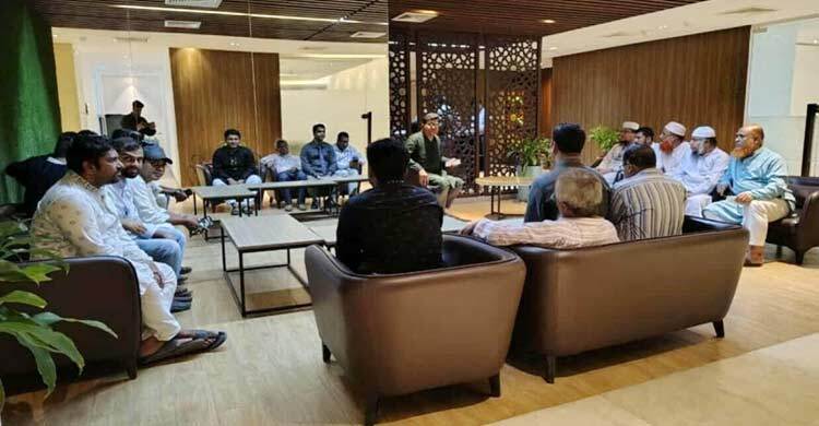 অর্থ মন্ত্রণালয়ের কর্মকর্তাদের সঙ্গে বৈঠক করতে সচিবালয়ে শিক্ষকরা