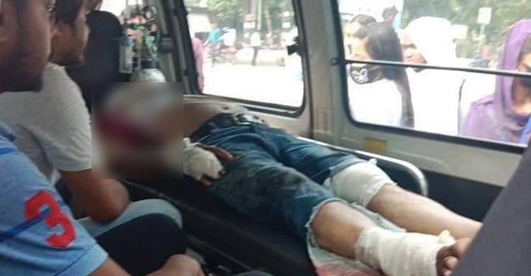 মানিকগঞ্জে স্কুলশিক্ষককে কুপিয়ে জখম