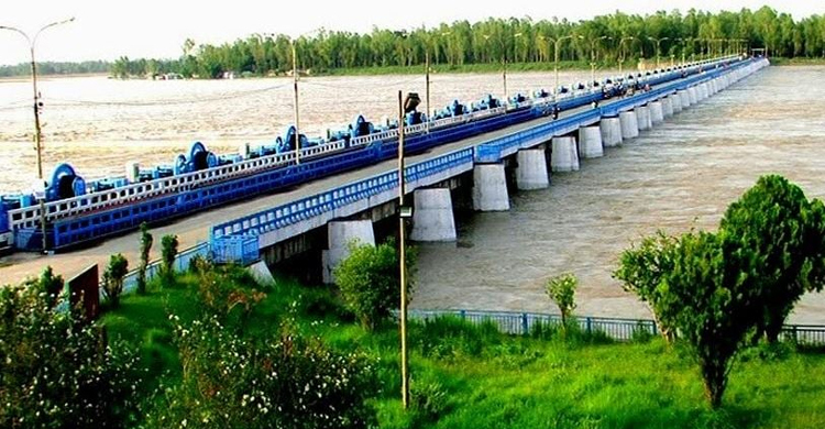 Teesta crosses danger mark at Dalia, Kawnia points