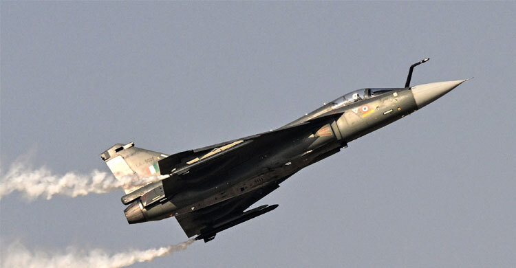 তেজস বিধ্বস্ত: ভারতীয় যুদ্ধবিমানের রপ্তানি প্রত্যাশায় ধাক্কা