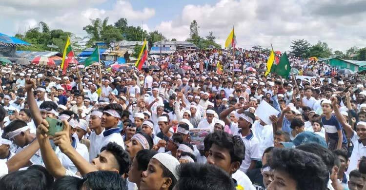 ঝুপড়ি ঘর ছেড়ে নিজ দেশে ফিরতে রোহিঙ্গাদের সমাবেশ