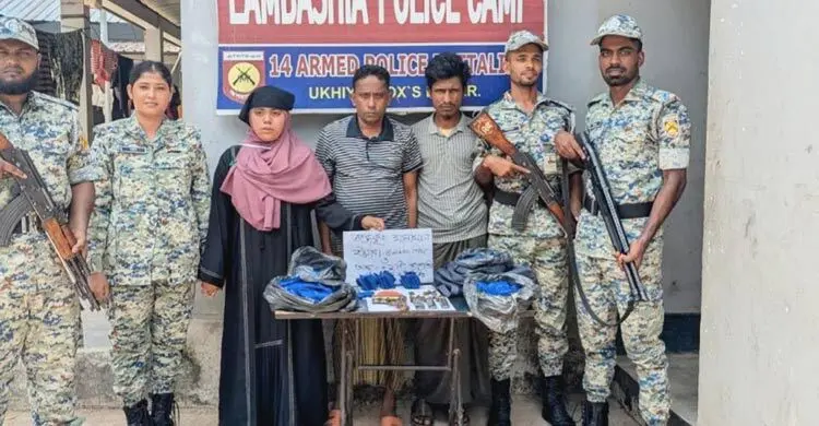 রোহিঙ্গা ক্যাম্পে ৪৩ হাজার ইয়াবা-পিস্তলসহ আটক ৩