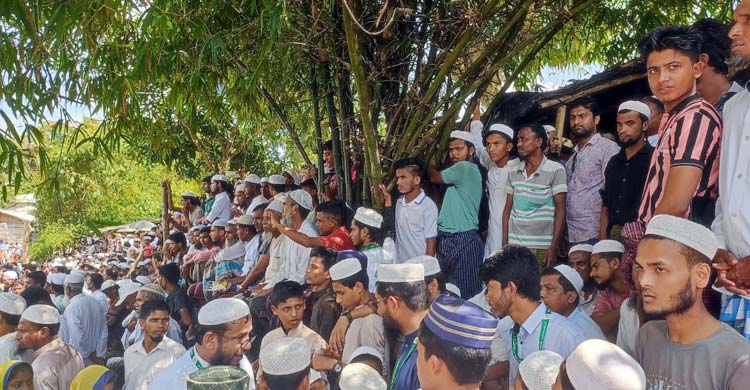 ঝুপড়ি ঘর ছেড়ে নিজ দেশে ফিরতে রোহিঙ্গাদের সমাবেশ