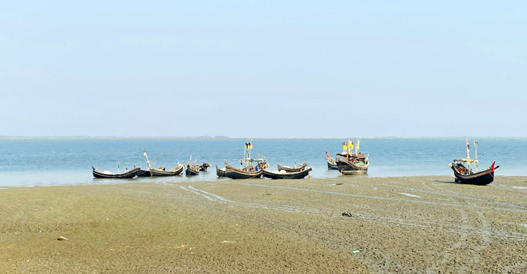 মাছ রেখে ৫৬ বাংলাদেশি জেলেকে ছেড়ে দিলো মিয়ানমার নৌবাহিনী