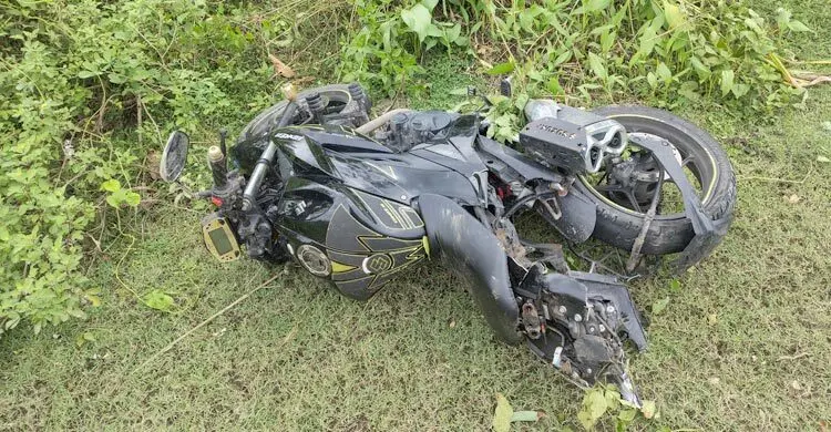 মেরিন ড্রাইভে মোটরসাইকেল-প্রাইভেটকার সংঘর্ষ, নিহত ১