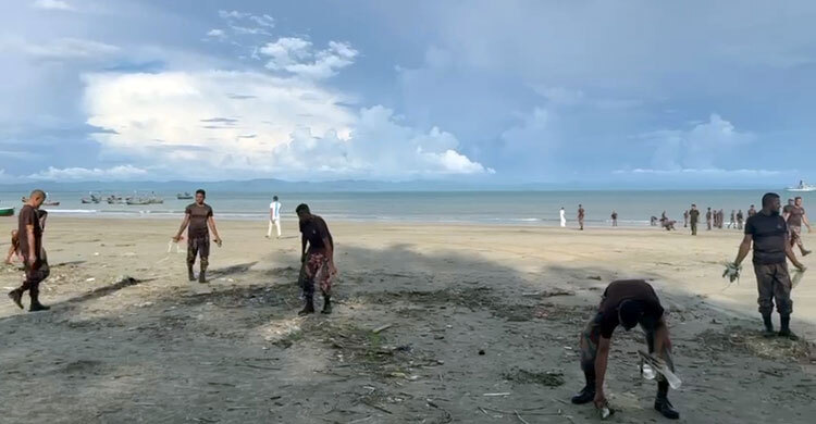 সেন্টমার্টিনে পরিচ্ছন্ন অভিযানে বিজিবি