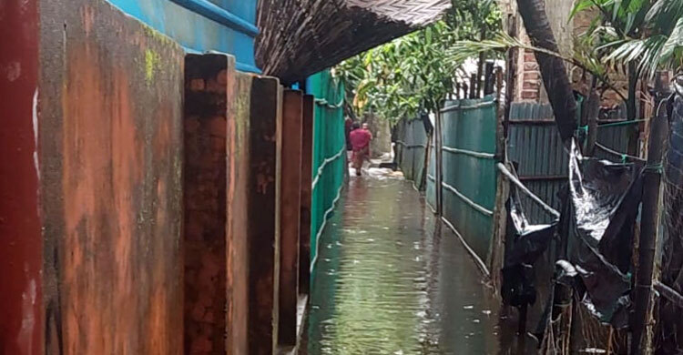 বৈরী আবহাওয়ায় দুদিন সেন্টমার্টিনে নৌযান চলাচল বন্ধ