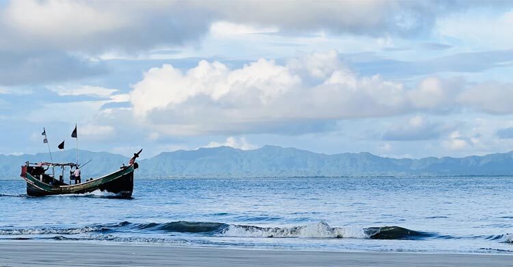 টেকনাফে সাগর থেকে ৭ জেলেকে ধরে নিয়ে গেছে আরাকান আর্মি