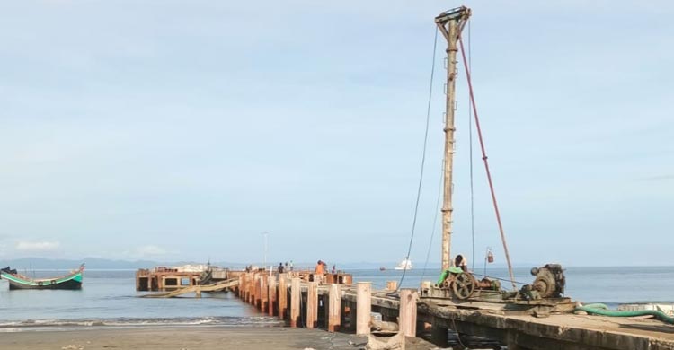 সেন্টমার্টিনে সাত কোটি টাকা ব্যয়ে পুরাতন জেটি সংস্কার শুরু হয়েছে। জেটির কাজ পুরোপুরি সম্পন্ন হলে দ্বীপের বাসিন্দাসহ পর্যটকদের দুর্ভোগ কমবে