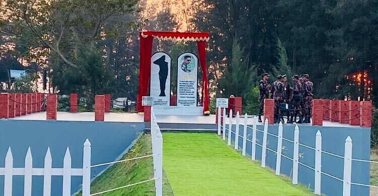 টেকনাফ মেরিন ড্রাইভে মেজর সিনহা স্মৃতিফলক উদ্বোধন