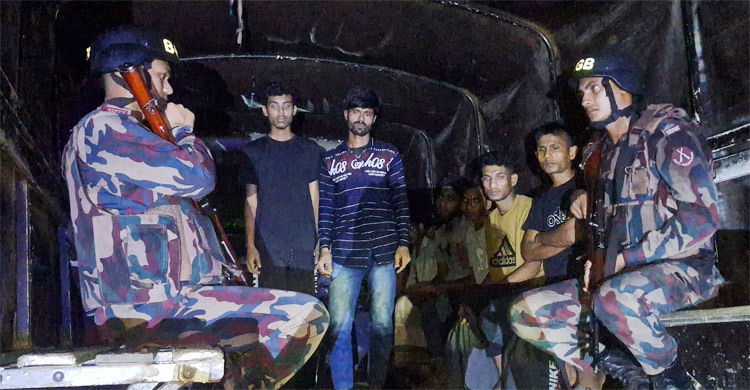 মালয়েশিয়ায় পাচারের জন্য টেকনাফে আটকে রাখা ১৪ জন উদ্ধার