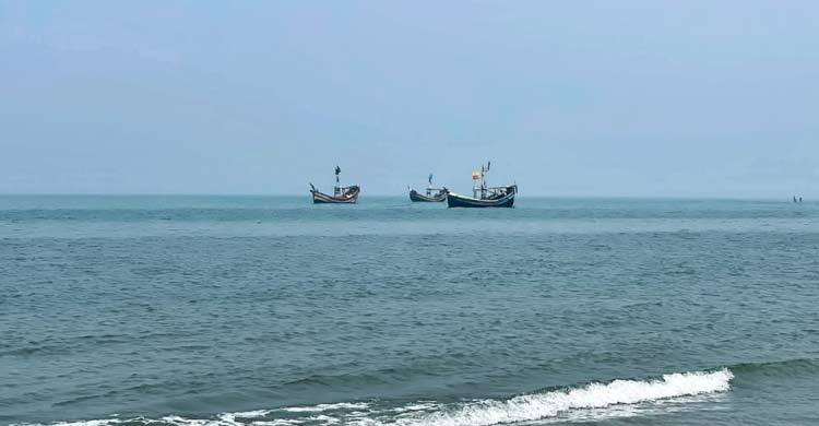 সেন্টমার্টিন থেকে ফের ১৮ জেলেকে আটক করলো আরাকান আর্মি